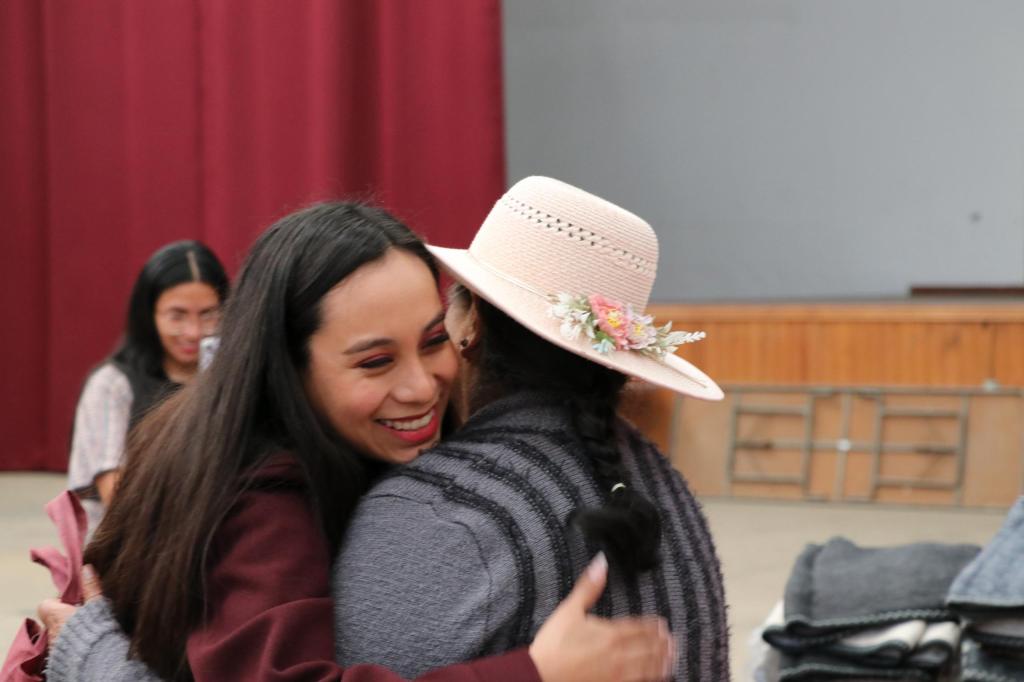 Gobierno Municipal de Ixtenco realizó la entrega de más de 500 prendas abrigadoras a personas adultas&nbsp;mayores.