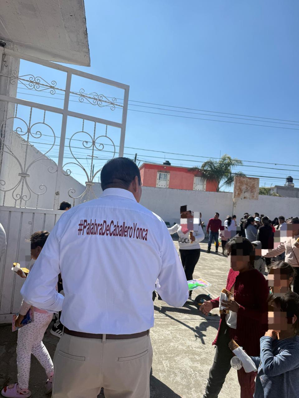 Miguel Ángel Caballero Yonca comparte rosca y regalos con niñas y niños Ignacio Zaragoza, Huamantla,&nbsp;Tlaxcala.