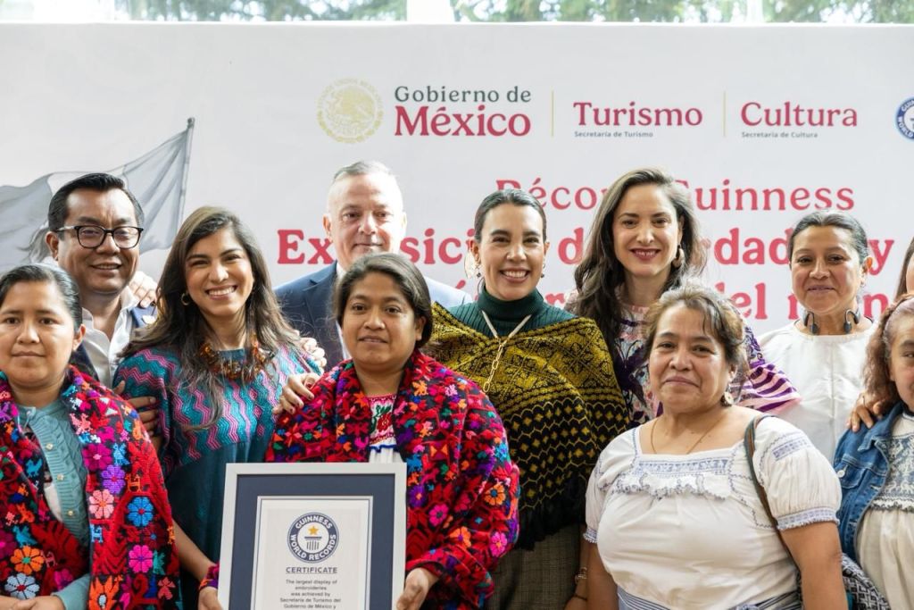 El pepenado de Ixtenco se posiciona en el Récord Guinness de la mayor exposición de bordados del&nbsp;mundo.