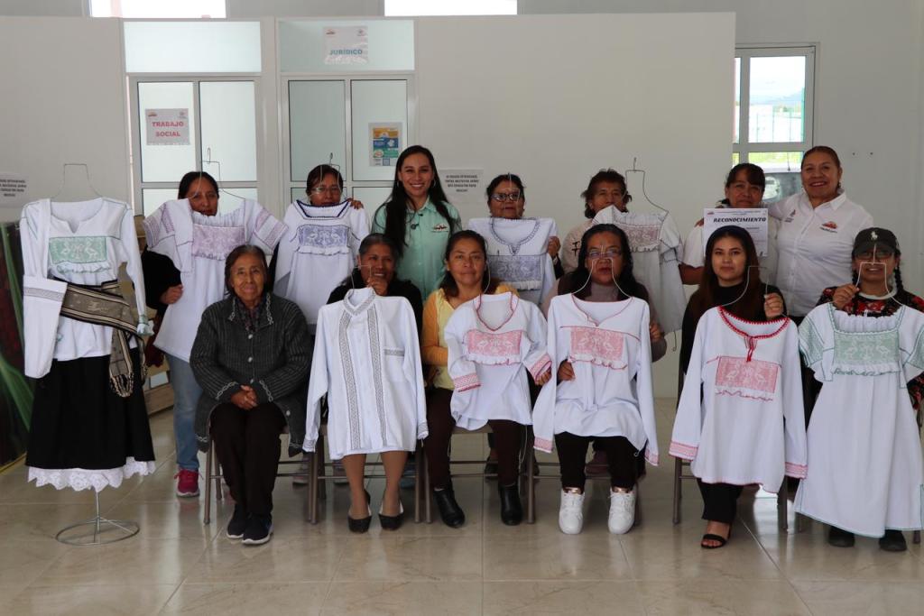 ALINE LAZO CLAUSURA CURSO DE PEPENADO Y RECONOCE EL ESFUERZO DE LAS MUJERES DE&nbsp;IXTENCO