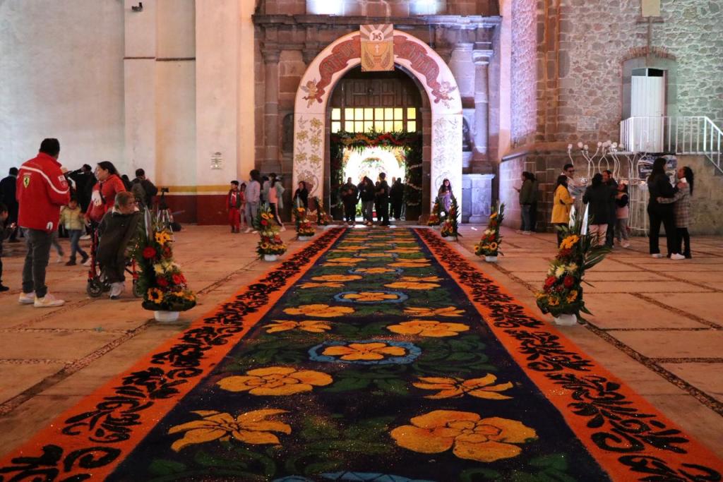 EL PUEBLO MÁGICO DE IXTENCO SE LLENA DE COLOR, FE Y TRADICIÓN